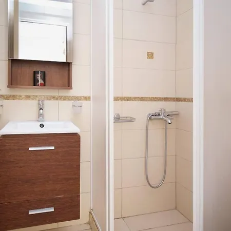 Aelia Luxury With Private Entrance Apartment